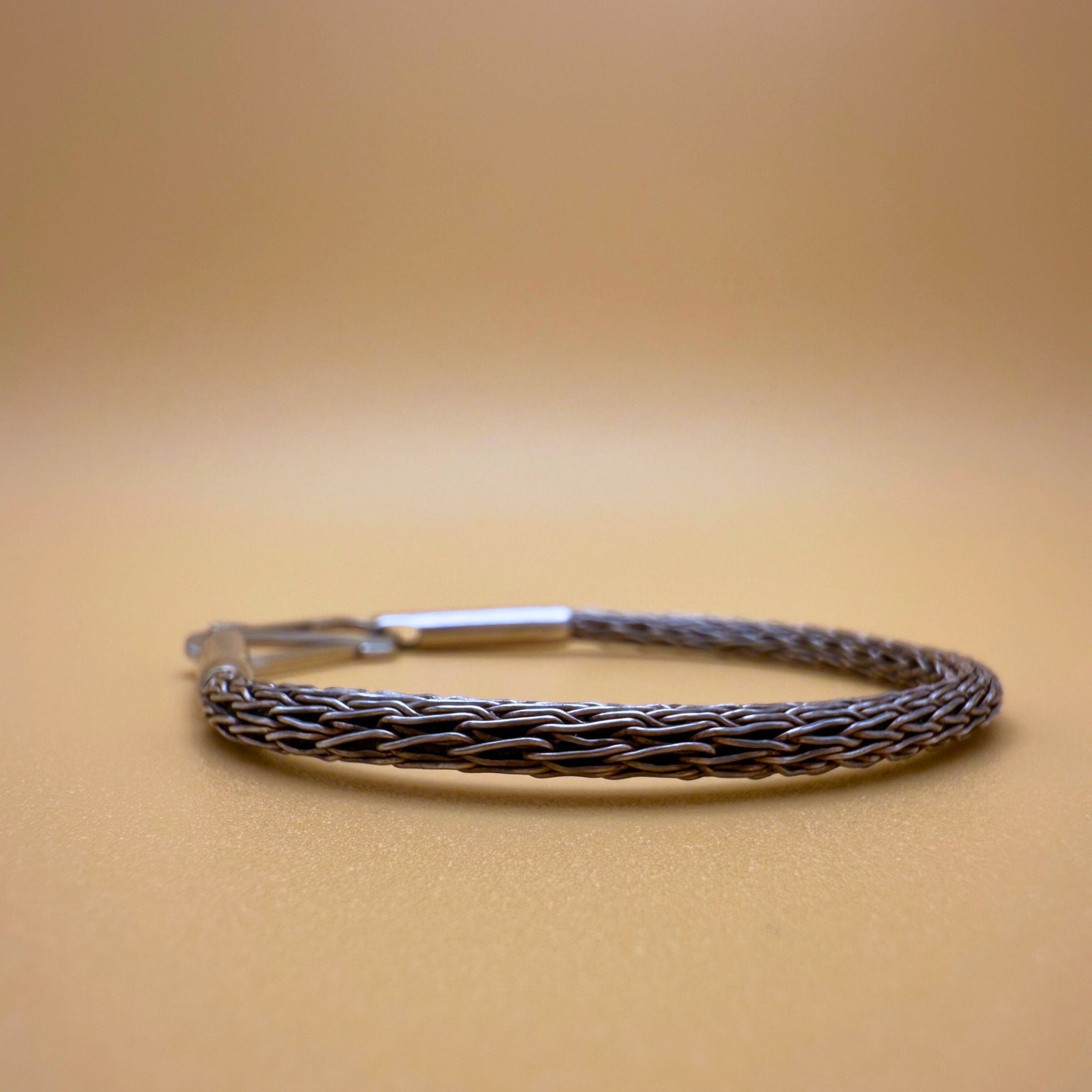 Håndstrikket sølvarmbånd – Enkeltsting