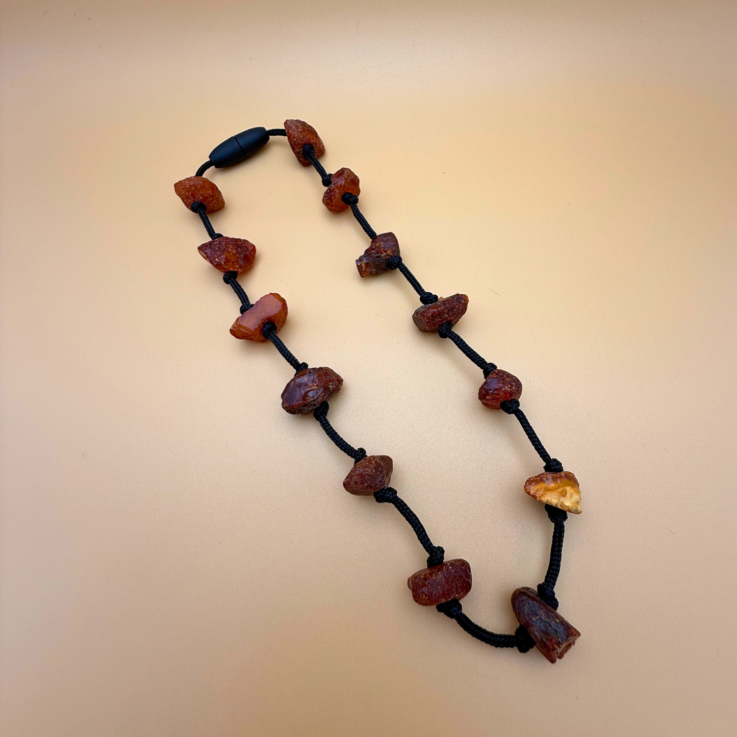 Rav hundekæde – naturlig flåtbeskyttelse