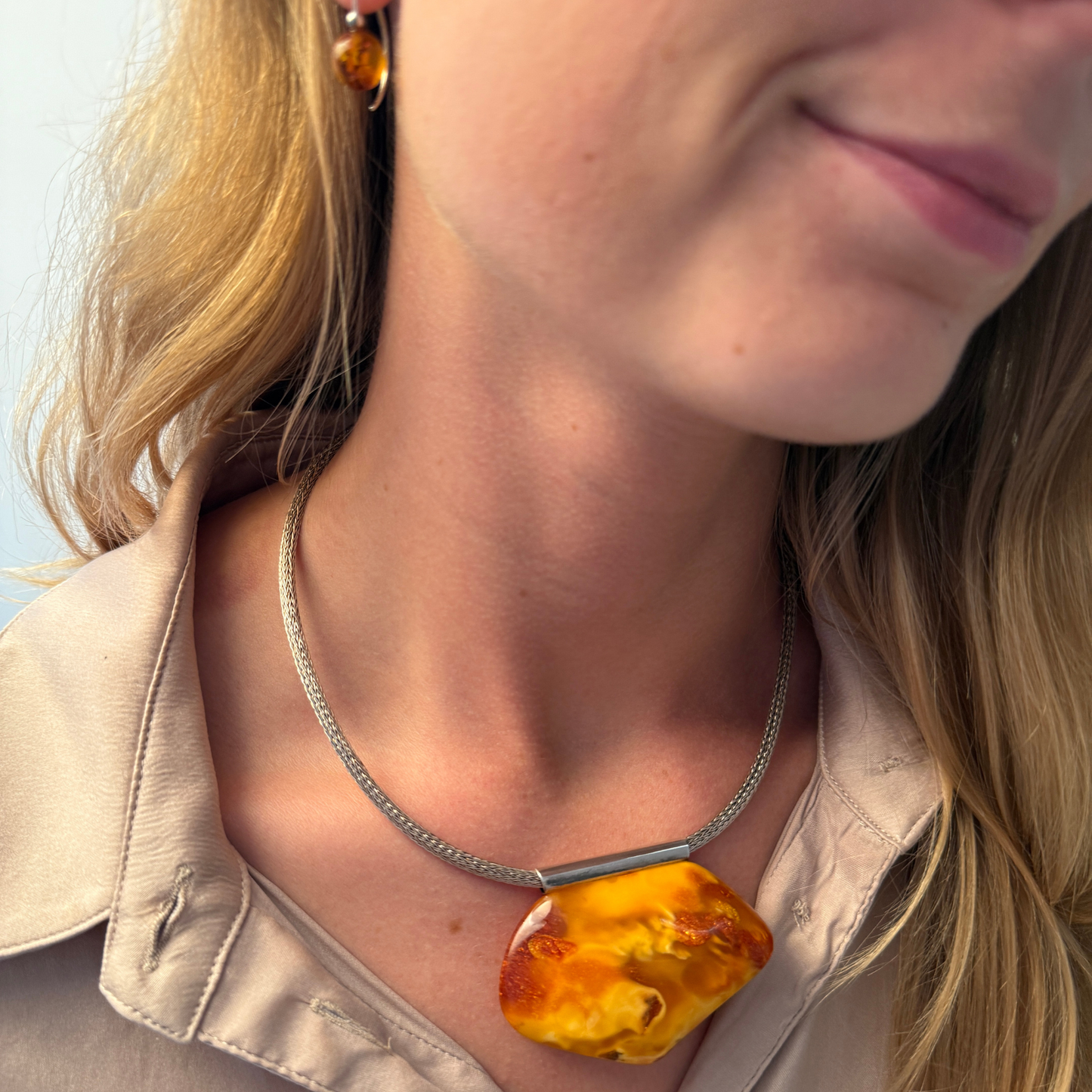 Gyldent ravvedhæng med rør i sterlingsølv