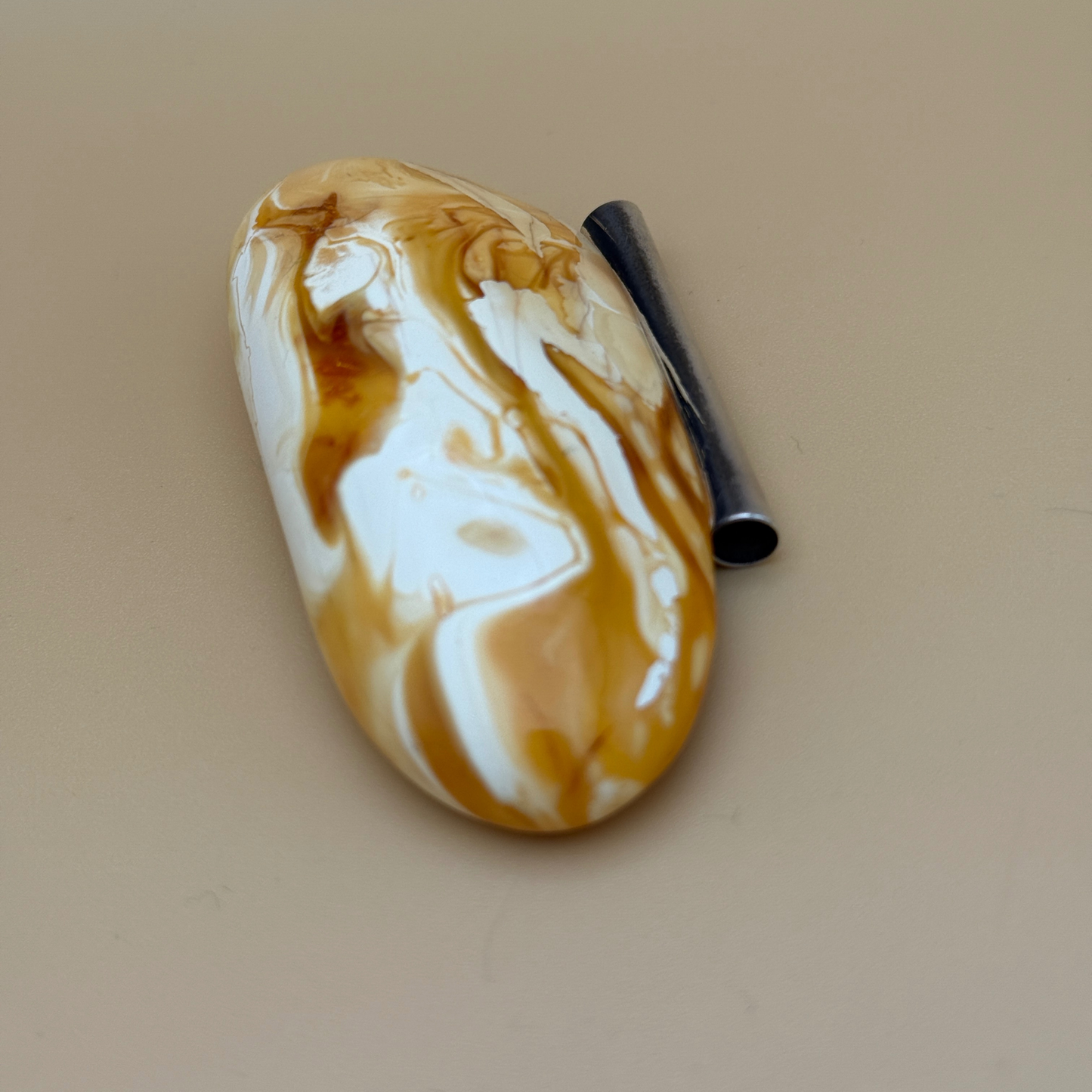 Stort ovalt vedhæng i mælkerav med rør i sterlingsølv