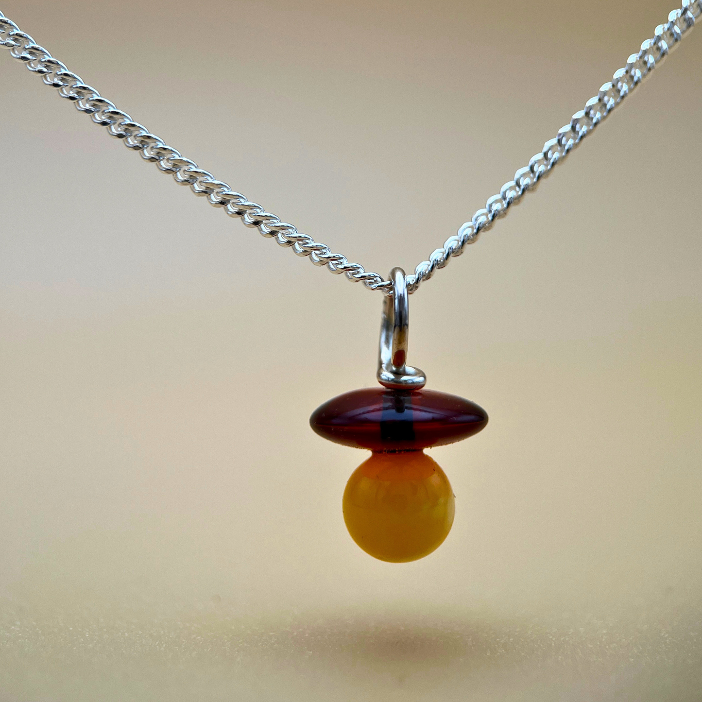 Amber Binky vedhæng med kæde