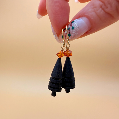 Juletræs øreringe i træ og rav