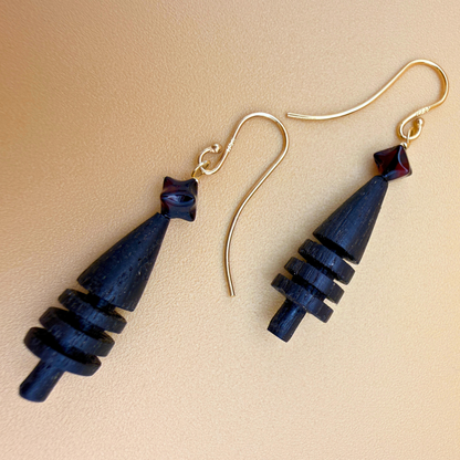 Juletræs øreringe i træ og rav