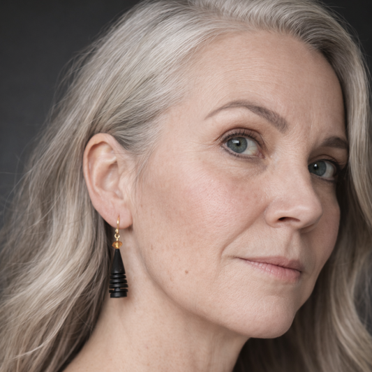 Juletræs øreringe i træ og rav