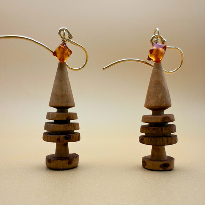 Juletræs øreringe i træ og rav