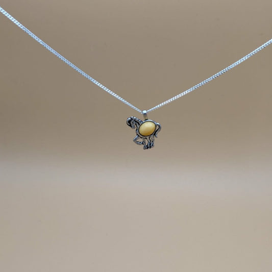 Horse pendant in silver with milky amber
