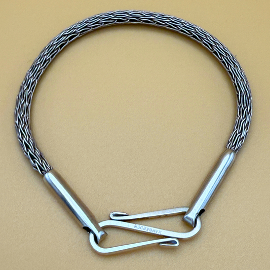 Håndstrikket sølvarmbånd – Enkeltsting