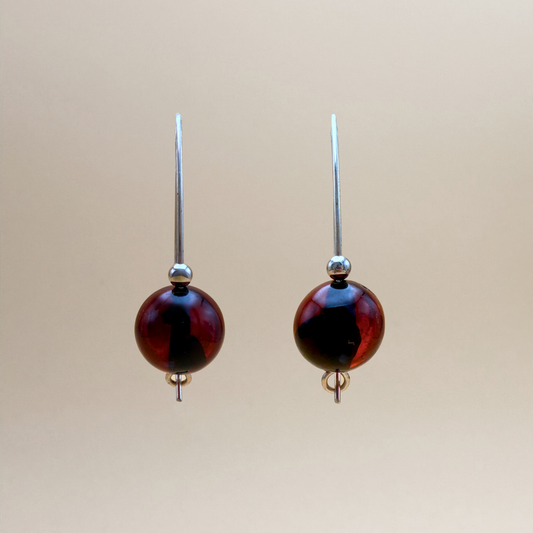 No. 3 Øreringe i sølv med vinrød rav