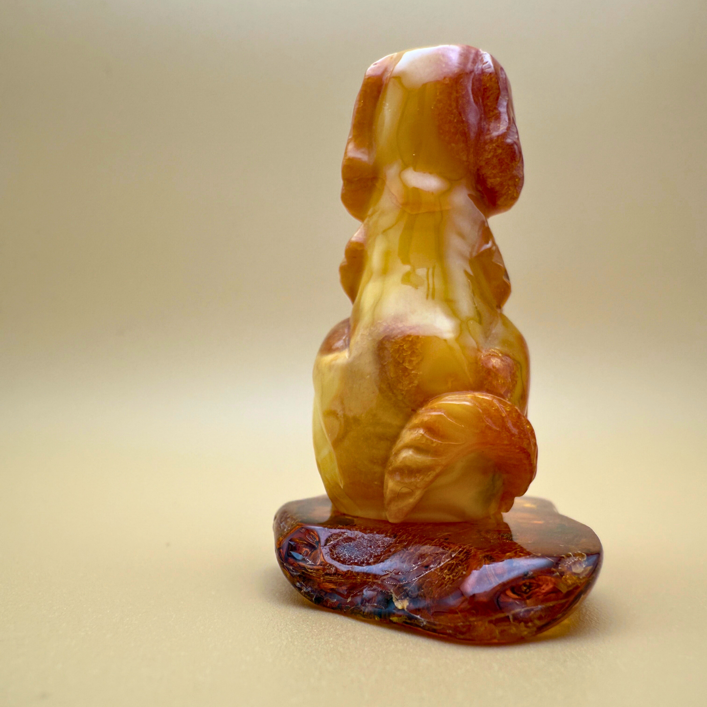 Magnus - hundefigur af rav