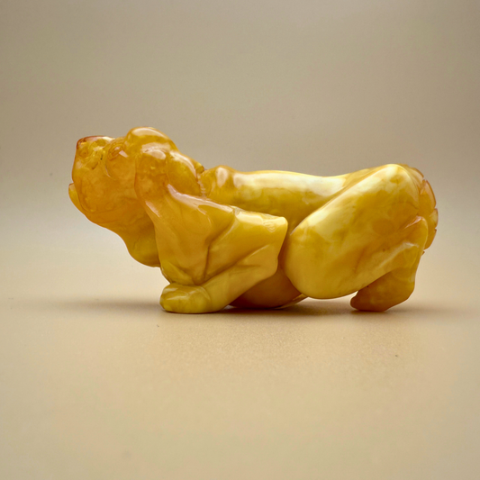 Margot - Basset-figur af rav