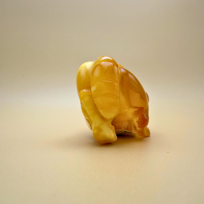 Margot - Basset-figur af rav