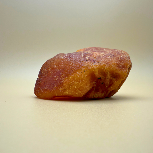 Rå rav med mælkeskyer