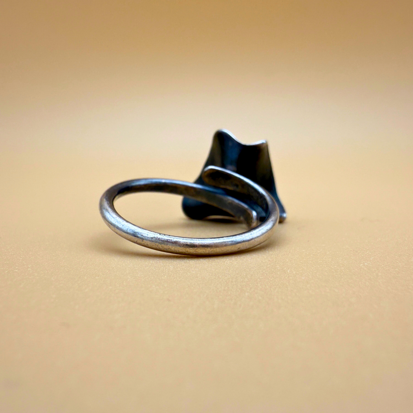 Østers Ring – Mælkehvid Rav