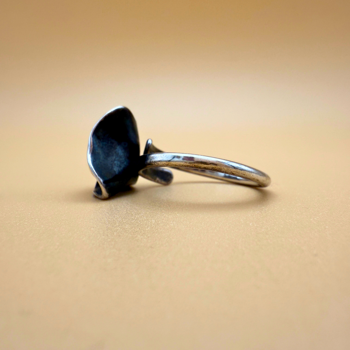 Østers Ring – Mælkehvid Rav
