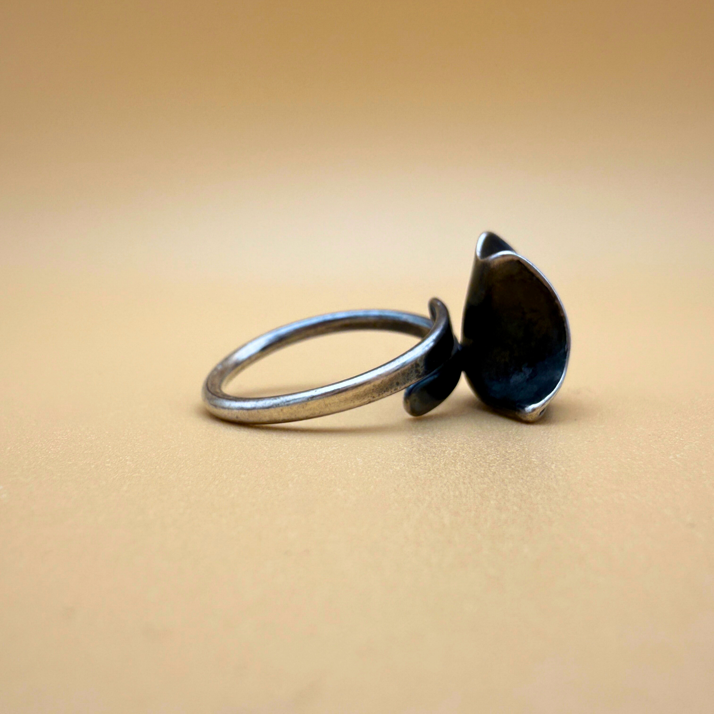 Østers Ring – Mælkehvid Rav