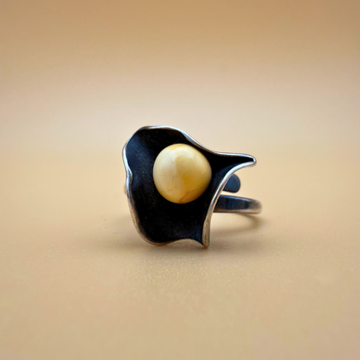 Østers Ring – Mælkehvid Rav