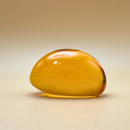 Citrus Glow – Poleret ravfarvet lommesten i citrongul