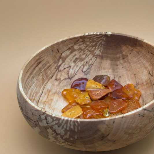 Skål i spaltet træ