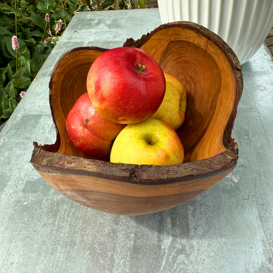 Gaffelformet sort kirsebærskål – Raw Edge Sculpture