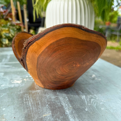 Gaffelformet sort kirsebærskål – Raw Edge Sculpture