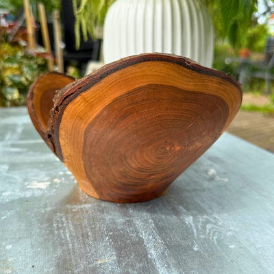 Gaffelformet sort kirsebærskål – Raw Edge Sculpture