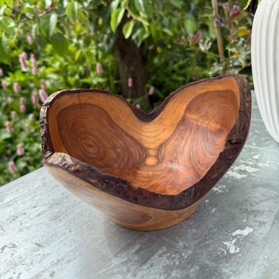 Gaffelformet sort kirsebærskål – Raw Edge Sculpture