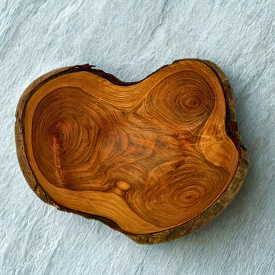 Gaffelformet sort kirsebærskål – Raw Edge Sculpture