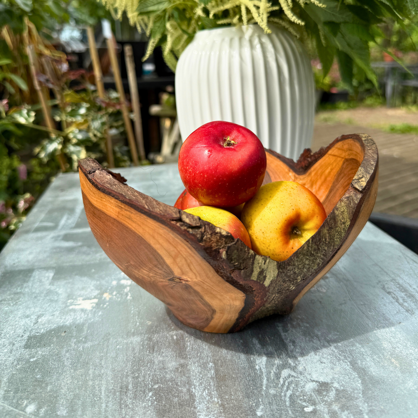 Gaffelformet sort kirsebærskål – Raw Edge Sculpture