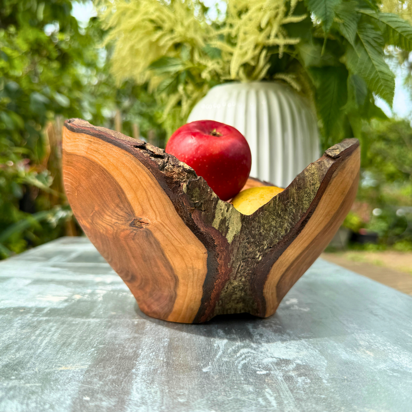 Gaffelformet sort kirsebærskål – Raw Edge Sculpture