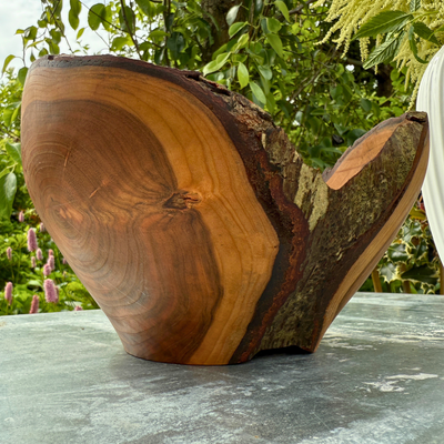Gaffelformet sort kirsebærskål – Raw Edge Sculpture