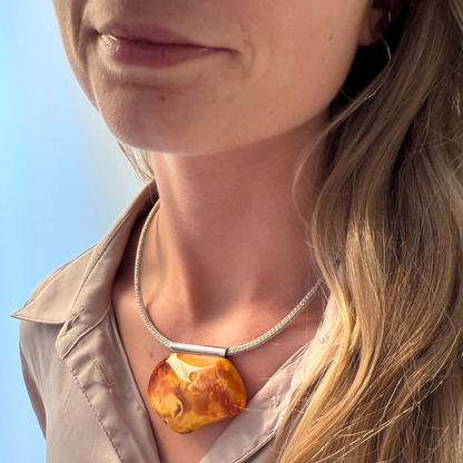 Gyldent ravvedhæng med rør i sterlingsølv