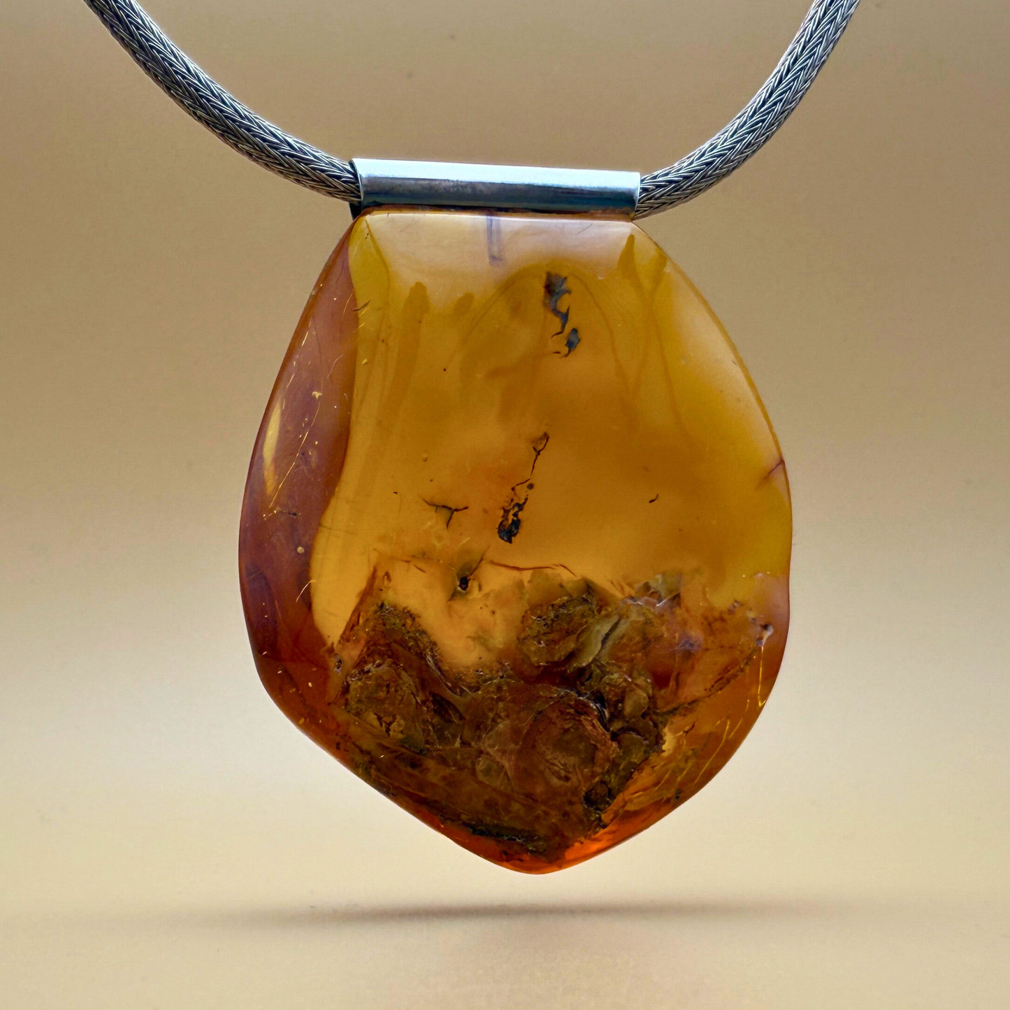 Stort ravvedhæng med rør i sterlingsølv