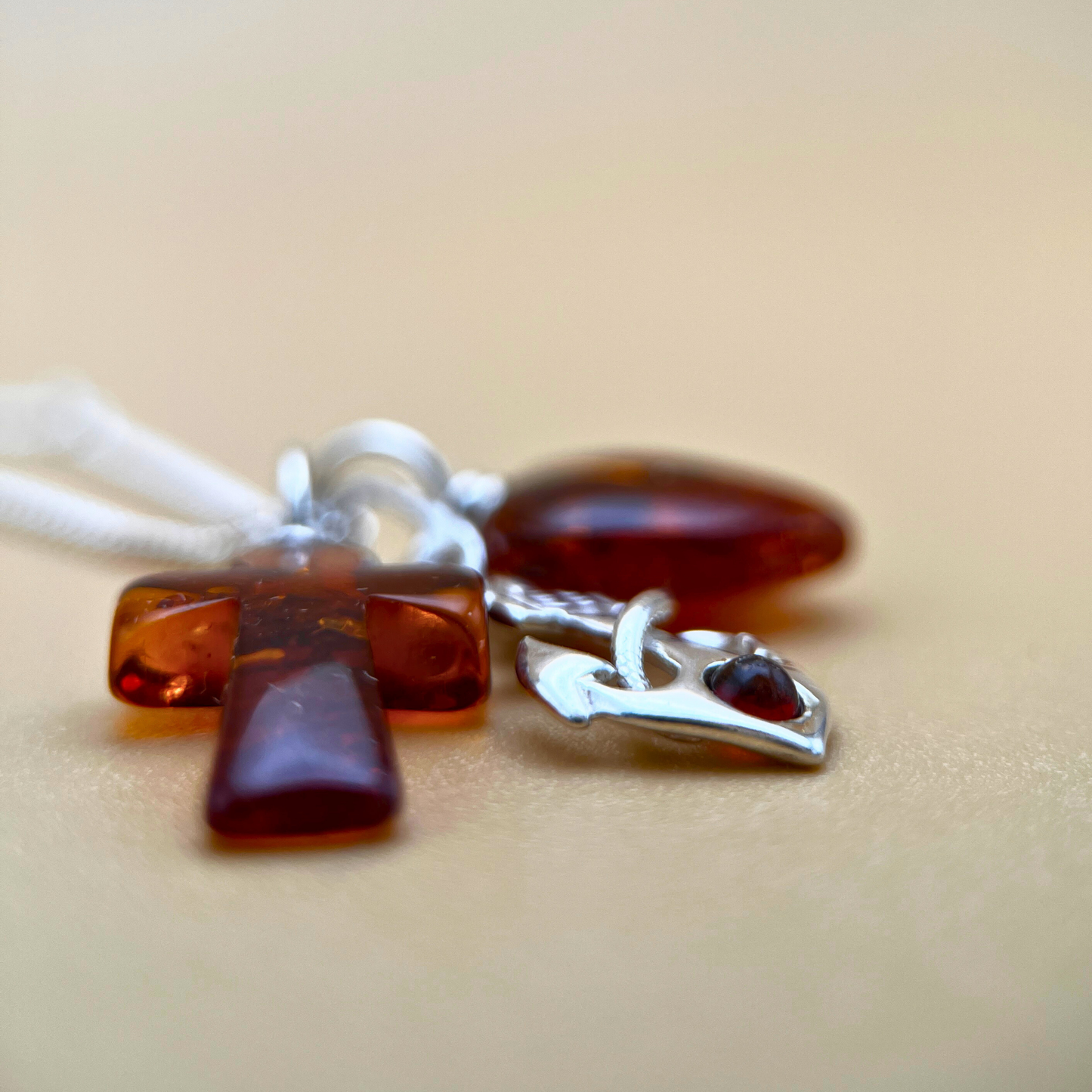 Tro, håb og kærlighed vedhæng med kæde