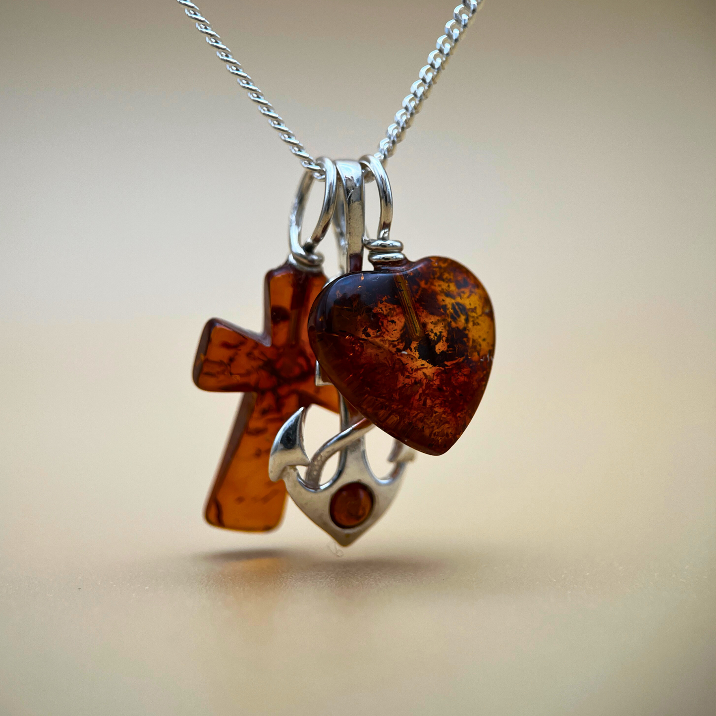 Tro, håb og kærlighed vedhæng med kæde