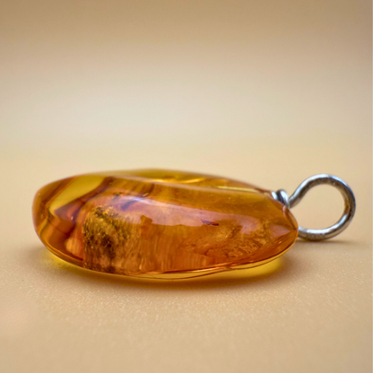 Dansende hjerte rav vedhæng i klar citrin gul