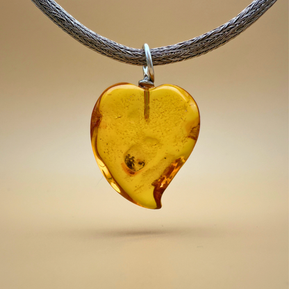 Dansende hjerte rav vedhæng i klar citrin gul