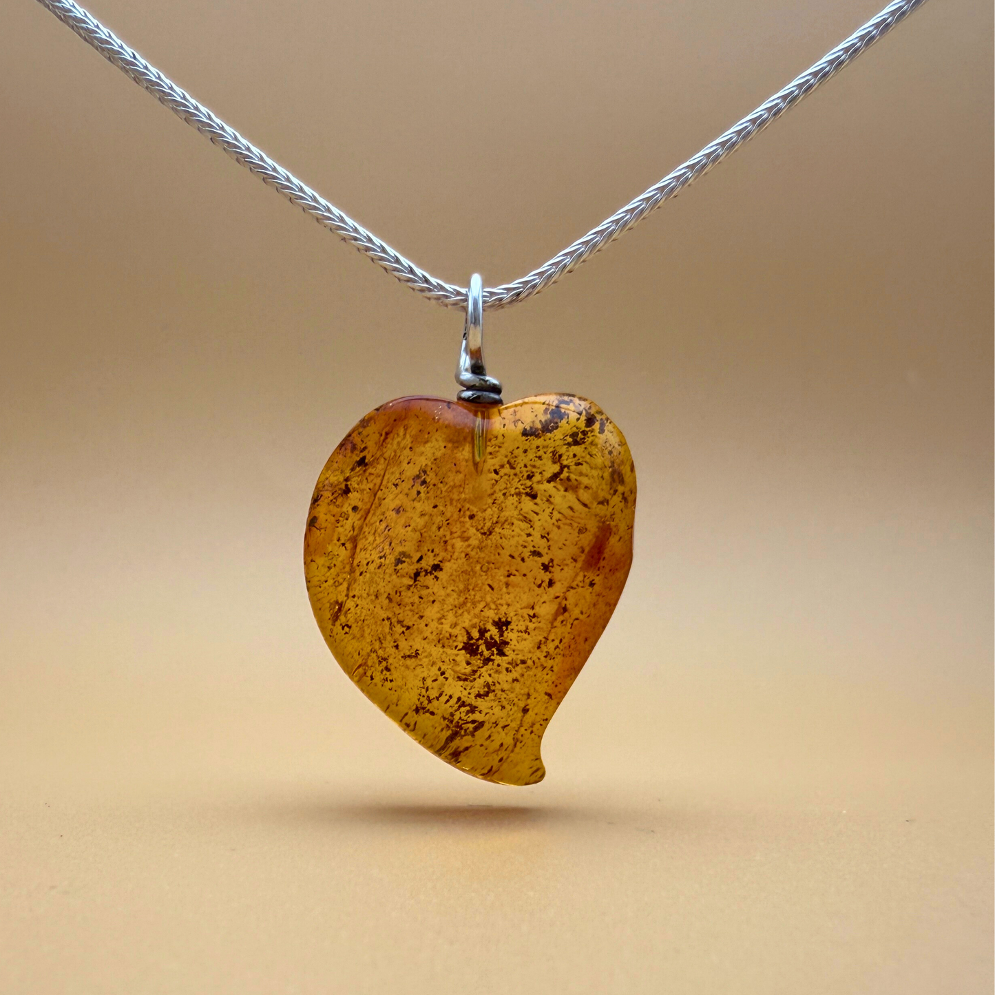 Dancing Heart Ravvedhæng – plant traces